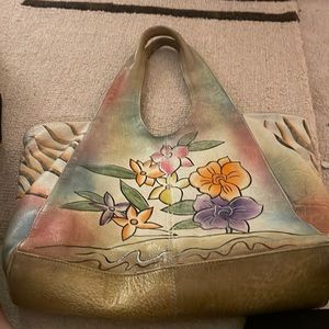 Vintage hand painted leather handbag from the 1970s. Super cute and original.